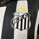 Camisa Santos 26/27 Away Jogador Masculina (Umbro) — detalhe do escudo Santos