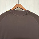 Camisa Flamengo 26/27 Treino Marrom Masculina Adidas — detalhe das costas e gola