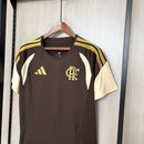 Camisa Flamengo 26/27 Treino Marrom Masculina Adidas — frente parcial com mangas e painéis em creme
